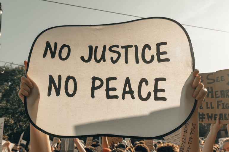 Clay banks N32 JLRTANCQ unsplash
